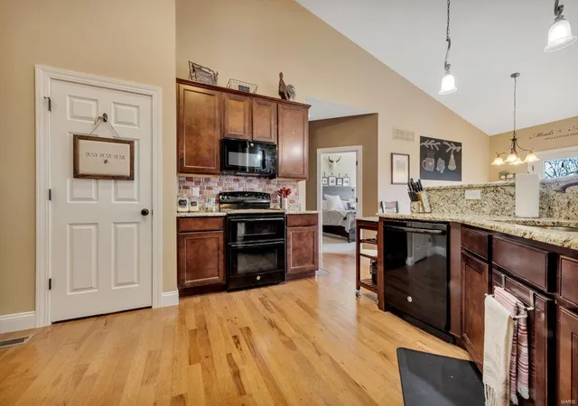 Photo 3 of Single Family Residence at 620 Wyndview Dr, Lake Saint Louis, MO 63367 | MLS# MIS25000365 | | Sold on 2025-05-09