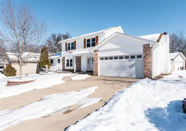 Photo 1 of Single Family Residence at 32 Barrington Dr, Saint Peters, MO 63376 | MLS# MIS25000443 | | Sold on 2025-03-18