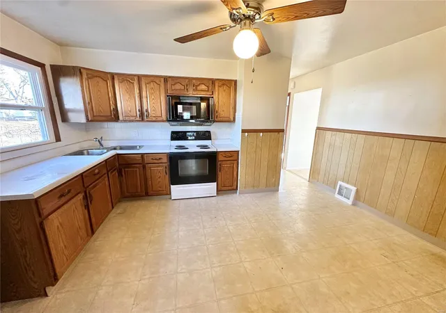 Photo 4 of Single Family Residence at 8847 Kathlyn Dr, Saint Louis, MO 63134 | MLS# MIS25000447 | | Sold on 2025-01-28