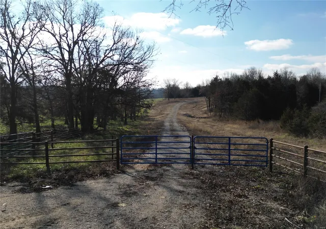 Photo 5 of Farm at 1197 Mulberry Road, Conway, MO 65632 | MLS# MIS25000461 | | Sold on 2025-06-20