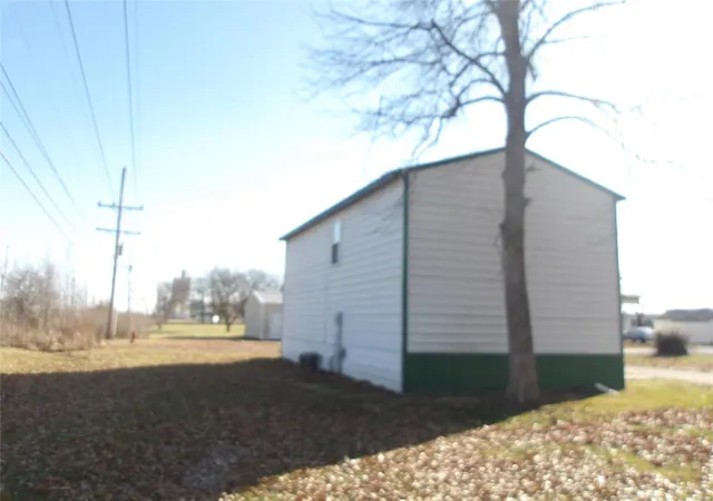 Photo 3 of Single Family Residence at 203 Poplar Street, Montgomery City, MO 63361 | MLS# MIS25000480 | | Sold on 2025-02-07