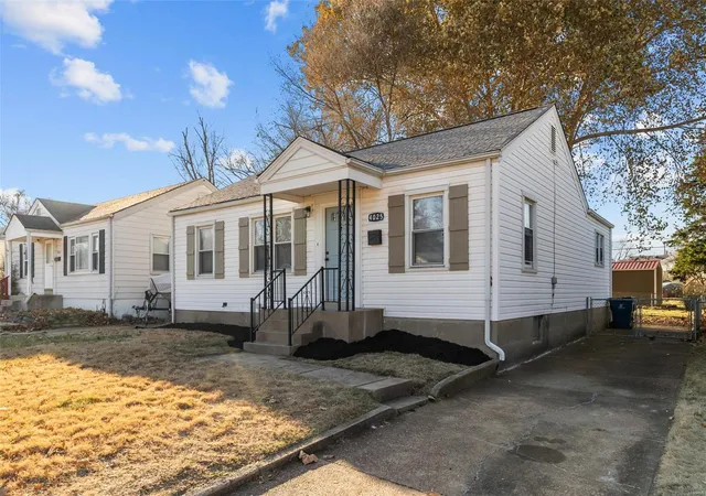 Photo 2 of Single Family Residence at 4025 St Barbara Ln, Saint Ann, MO 63074 | MLS# MIS25000497 | | Sold on 2025-02-03