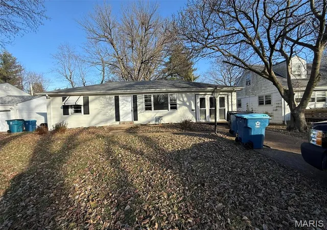 Single family home for sale at 29 Godfrey Ln, Saint Louis, MO 63135 | MLS# MIS25000501 | Listing updated on 2026-01-28