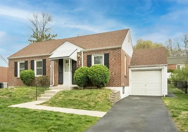 Photo 2 of Single Family Residence at 7125 Holly Hills Ave, Saint Louis, MO 63123 | MLS# MIS25000542 | | Sold on 2025-02-14