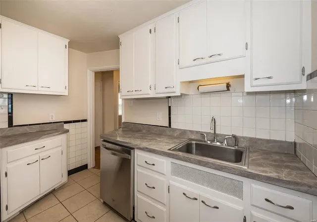 Photo 4 of Single Family Residence at 7125 Holly Hills Ave, Saint Louis, MO 63123 | MLS# MIS25000542 | | Sold on 2025-02-14