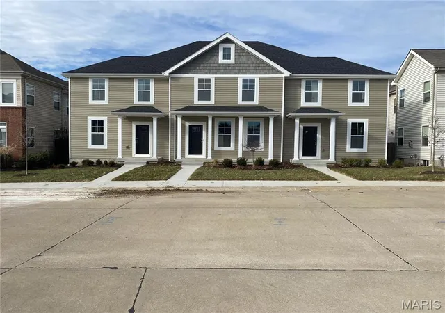Townhouse for sale at 7123 Trainor Pl, Saint Louis, MO 63116 | MLS# MIS25000590