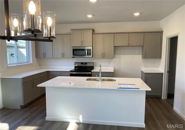 Photo 3 of Townhouse for sale at 7123 Trainor Pl, Saint Louis, MO 63116 | MLS# MIS25000590 | Listing updated on 2026-07-13