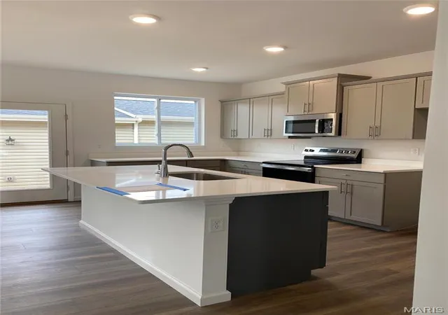 Photo 4 of Townhouse for sale at 7123 Trainor Pl, Saint Louis, MO 63116 | MLS# MIS25000590 | Listing updated on 2026-07-13