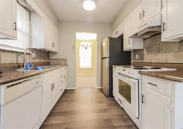 Photo 3 of Single Family Residence at 9012 Laurel Ave, Kansas City, MO 64138 | MLS# MIS25000613 | | Sold on 2025-01-28