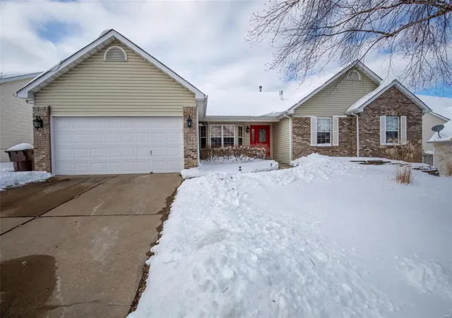 Photo 2 of Single Family Residence at 18 Harmony Crossing Dr, Saint Peters, MO 63376 | MLS# MIS25000684 | | Sold on 2025-03-31