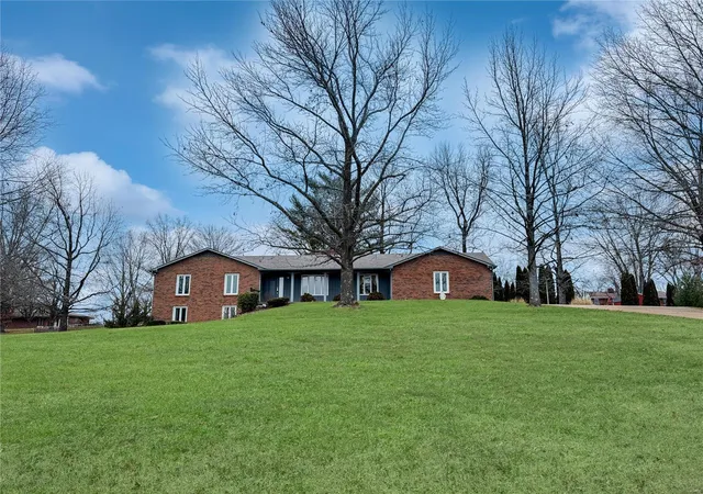 Photo 1 of Single Family Residence at 301 Heritage Valley Dr, New Haven, MO 63068 | MLS# MIS25000742 | | Sold on 2025-02-07