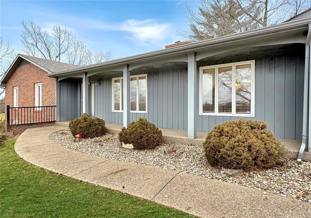 Photo 2 of Single Family Residence at 301 Heritage Valley Dr, New Haven, MO 63068 | MLS# MIS25000742 | | Sold on 2025-02-07