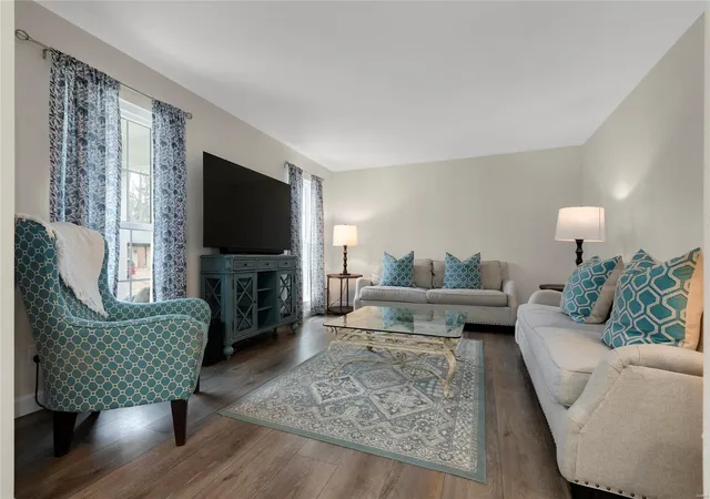 Photo 3 of Single Family Residence at 13270 Greenbough Dr, Saint Louis, MO 63146 | MLS# MIS25000790 |  | Sold on 2025-04-25