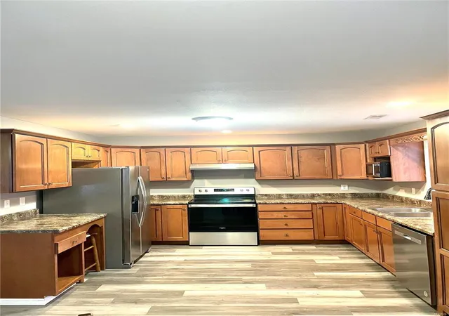 Photo 4 of Single Family Residence at 504 E 4Th St, New London, MO 63459 | MLS# MIS25000808 | | Sold on 2025-03-18