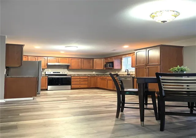 Photo 5 of Single Family Residence at 504 E 4Th St, New London, MO 63459 | MLS# MIS25000808 | | Sold on 2025-03-18