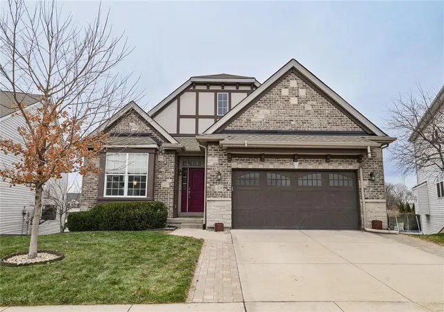 Single Family Residence at 2329 Banon Dr, Saint Charles, MO 63301 | MLS# MIS25000822 | | Sold on 2025-02-19