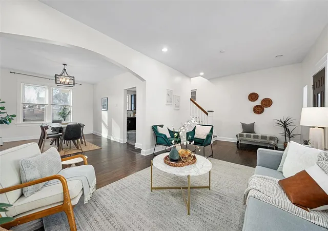 Photo 4 of Single Family Residence at 5346 Lansdowne Ave, Saint Louis, MO 63109 | MLS# MIS25000906 | | Sold on 2025-03-27