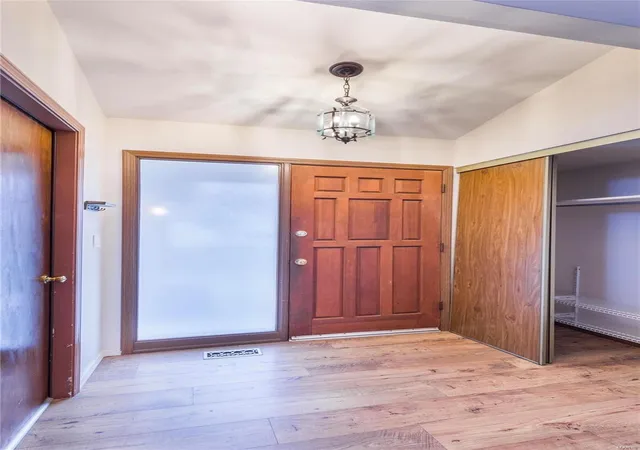 Photo 4 of Single Family Residence at 11356 Meadowside Dr, Saint Louis, MO 63146 | MLS# MIS25000973 | | Sold on 2025-02-13
