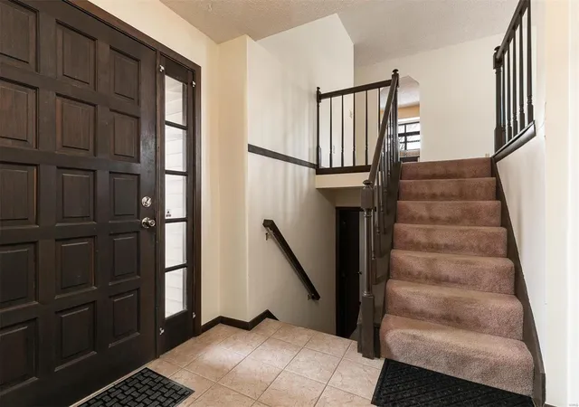 Photo 3 of Single Family Residence at 6 Park Charles Blvd S, Saint Peters, MO 63376 | MLS# MIS25001069 |  | Sold on 2025-02-12