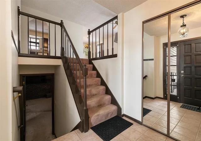 Photo 4 of Single Family Residence at 6 Park Charles Blvd S, Saint Peters, MO 63376 | MLS# MIS25001069 |  | Sold on 2025-02-12
