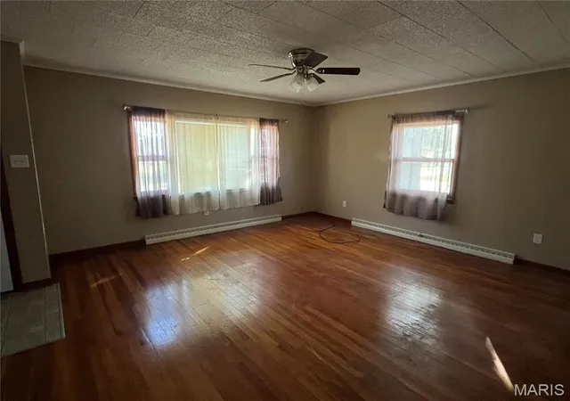Photo 3 of Single Family Residence at 983 W Chestnut St, Kahoka, MO 63445 | MLS# MIS25001224 | | Sold on 2025-08-29