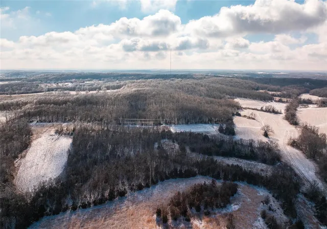 Photo 4 of Farm at 1734 Marshall Road, Stoutland, MO 65567 | MLS# MIS25001341 | | Sold on 2025-03-31