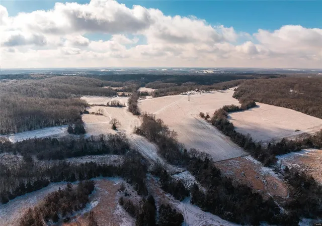 Photo 5 of Farm at 1734 Marshall Road, Stoutland, MO 65567 | MLS# MIS25001341 | | Sold on 2025-03-31