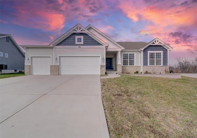 Single Family Residence at 625 Walnut Woods St, Saint Charles, MO 63301 | MLS# MIS25001423 | | Sold on 2025-02-11