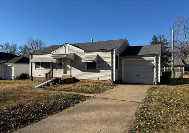 Photo 2 of Single Family Residence at 10173 Cabot Dr, Saint Louis, MO 63137 | MLS# MIS25001435 | | Sold on 2025-02-03