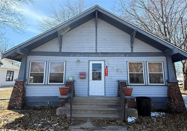 Photo 2 of Single Family Residence at 231 S Sturgeon St, Montgomery City, MO 63361 | MLS# MIS25001442 | | Sold on 2025-04-28