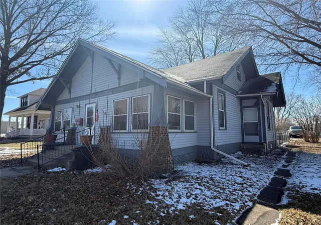 Photo 3 of Single Family Residence at 231 S Sturgeon St, Montgomery City, MO 63361 | MLS# MIS25001442 | | Sold on 2025-04-28