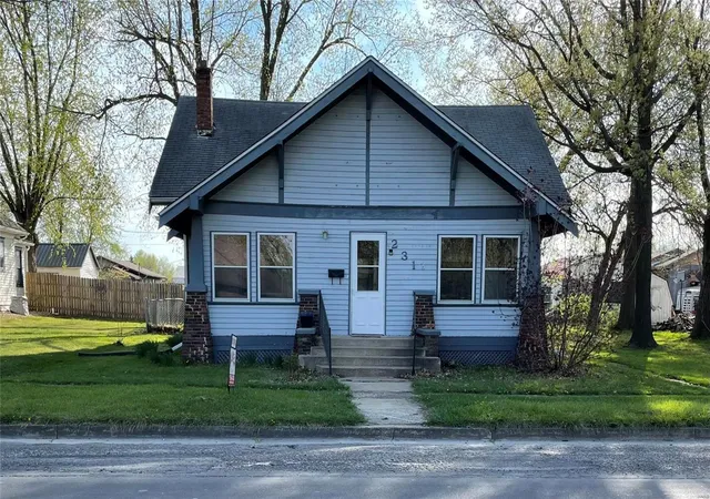 Photo 4 of Single Family Residence at 231 S Sturgeon St, Montgomery City, MO 63361 | MLS# MIS25001442 | | Sold on 2025-04-28