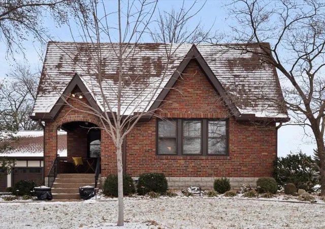 Photo 1 of Single Family Residence at 1327 Craig Rd, Saint Louis, MO 63146 | MLS# MIS25001445 | | Sold on 2025-04-22