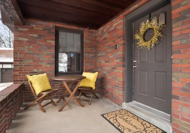 Photo 4 of Single Family Residence at 1327 Craig Rd, Saint Louis, MO 63146 | MLS# MIS25001445 | | Sold on 2025-04-22