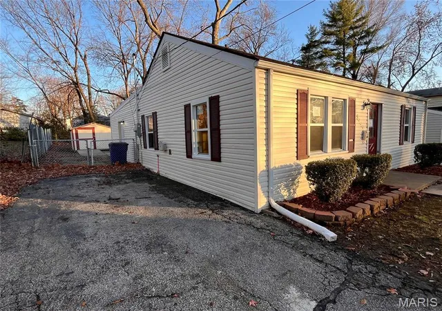 Photo 2 of Single Family Residence at 3222 W Tennyson Ave, Saint Louis, MO 63114 | MLS# MIS25001447 | | Sold on 2026-01-05