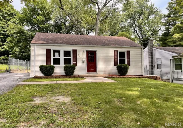 Photo 1 of Single Family Residence at 3222 W Tennyson Ave, Saint Louis, MO 63114 | MLS# MIS25001447 | | Sold on 2026-01-05