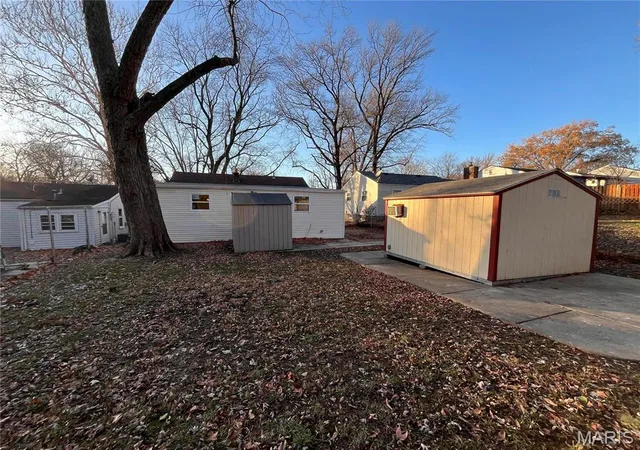 Photo 5 of Single Family Residence at 3222 W Tennyson Ave, Saint Louis, MO 63114 | MLS# MIS25001447 | | Sold on 2026-01-05