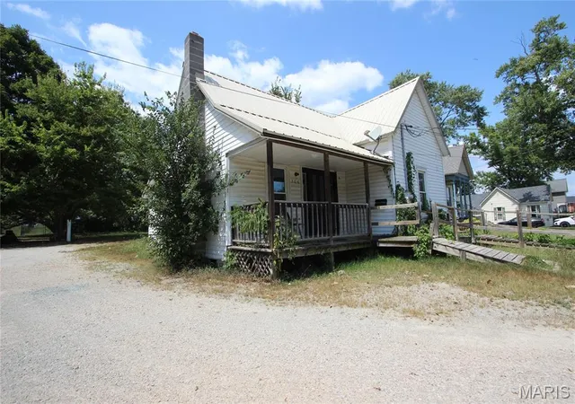 Photo 1 of Single family home for sale at 306 S Mine La Motte St, Fredericktown, MO 63645 | MLS# MIS25001567 | Listing updated on 2026-01-01