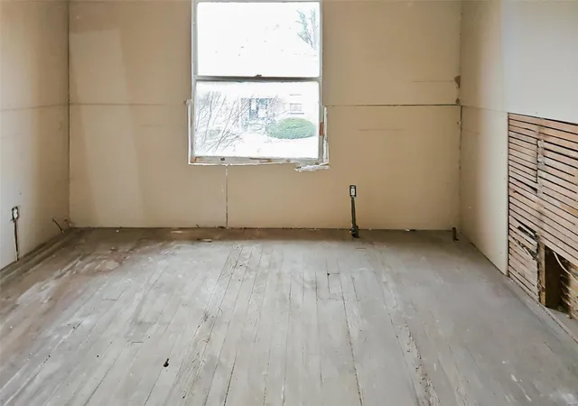 Photo 4 of Single Family Residence at 5069 Lotus Ave, Saint Louis, MO 63113 | MLS# MIS25001712 | | Sold on 2025-06-13