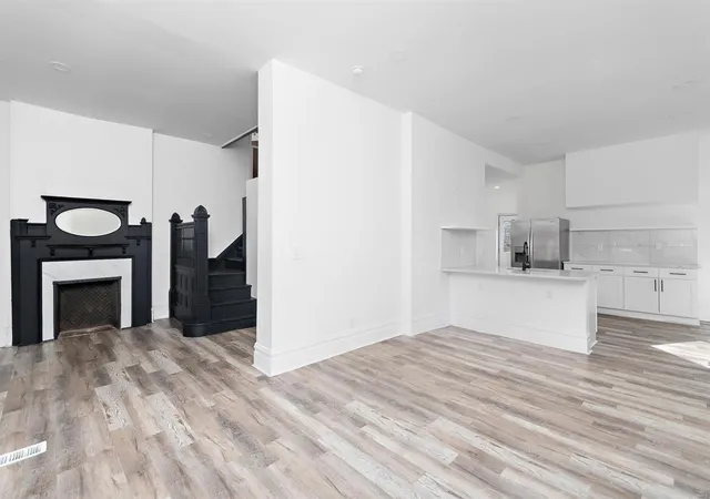 Photo 3 of Single Family Residence at 520 Whittier St, Saint Louis, MO 63108 | MLS# MIS25001941 |  | Sold on 2025-05-16