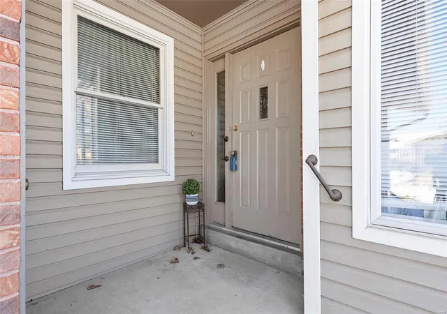 Photo 1 of Villa at 1105 Chase Dr, Lake Saint Louis, MO 63367 | MLS# MIS25001952 | | Sold on 2025-04-04