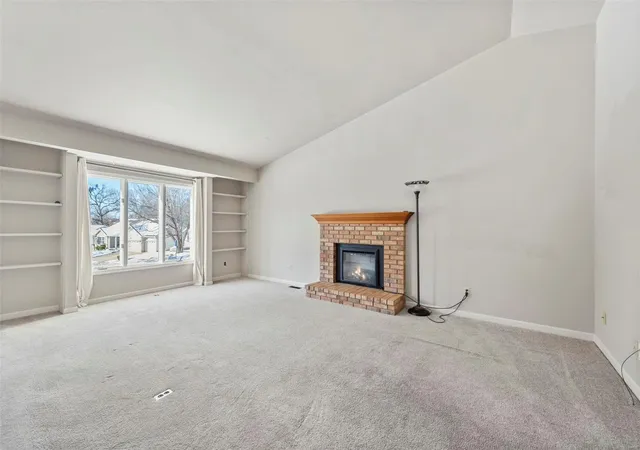 Photo 2 of Villa at 1105 Chase Dr, Lake Saint Louis, MO 63367 | MLS# MIS25001952 | | Sold on 2025-04-04