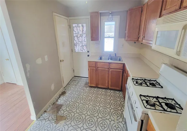 Photo 4 of Single Family Residence at 8971 Ramona Ave, Saint Louis, MO 63121 | MLS# MIS25002079 | | Sold on 2025-02-21