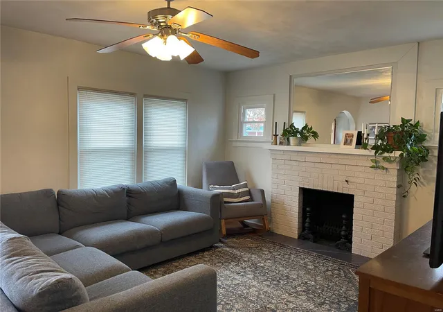 Photo 5 of Single Family Residence at 609 S 1St St, Owensville, MO 65066 | MLS# MIS25002090 |  | Sold on 2025-01-31
