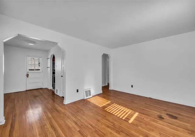 Photo 3 of Single Family Residence at 3270 Volo Ave, Saint Louis, MO 63139 | MLS# MIS25002096 |  | Sold on 2025-02-21