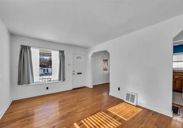 Photo 4 of Single Family Residence at 3270 Volo Ave, Saint Louis, MO 63139 | MLS# MIS25002096 |  | Sold on 2025-02-21