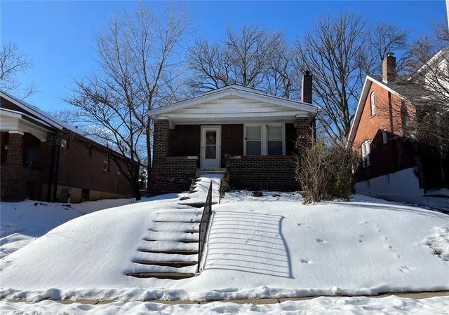 Photo 1 of Single Family Residence at 2131 Princeton Pl, Saint Louis, MO 63117 | MLS# MIS25002213 | | Sold on 2025-02-05
