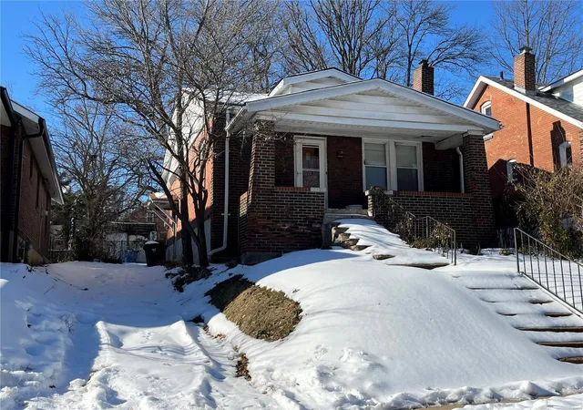 Photo 2 of Single Family Residence at 2131 Princeton Pl, Saint Louis, MO 63117 | MLS# MIS25002213 | | Sold on 2025-02-05