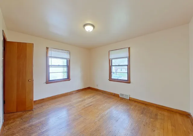 Photo 3 of Single Family Residence at 8515 Jenny Dr, Saint Louis, MO 63121 | MLS# MIS25002325 |  | Sold on 2025-03-20