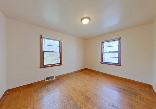 Photo 4 of Single Family Residence at 8515 Jenny Dr, Saint Louis, MO 63121 | MLS# MIS25002325 |  | Sold on 2025-03-20
